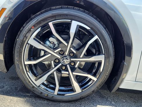 New 2025 Toyota Prius Plug-In Hybrid image 4