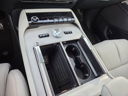 New 2026 Lincoln Navigator Premiere AWD/4WD image 9