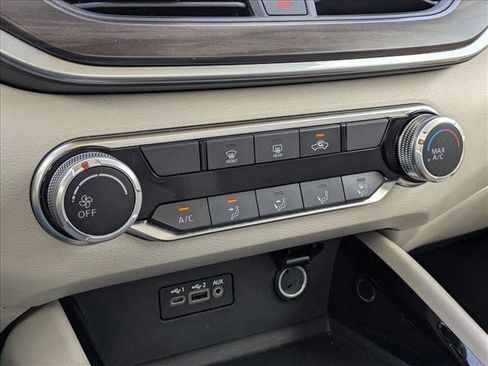 Used 2024 Nissan Altima 2.5 SV image 14