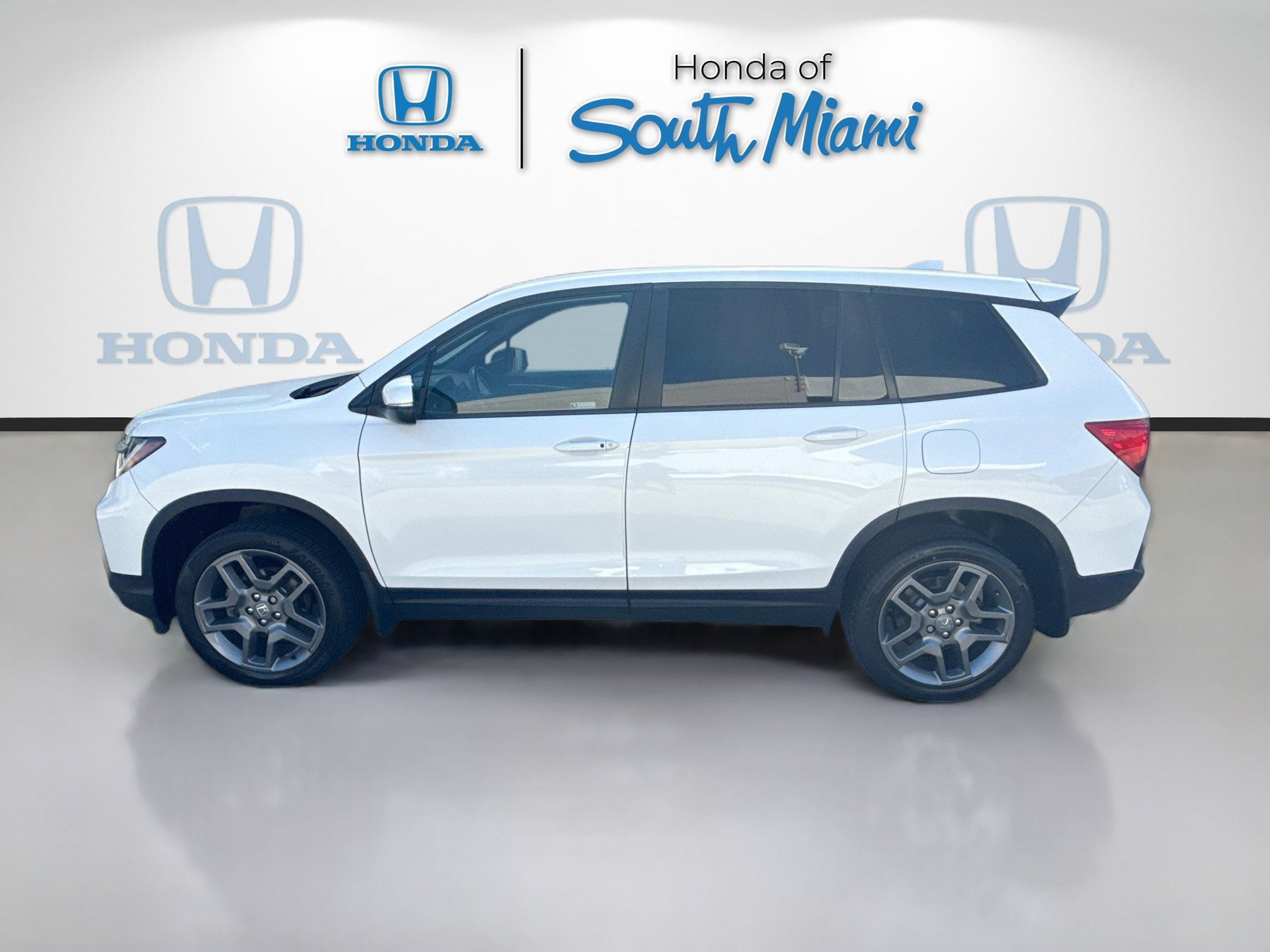 Used 2023 Honda Passport EX-L image 4