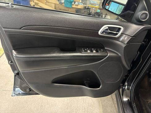 Used 2015 Jeep Grand Cherokee Altitude image 31