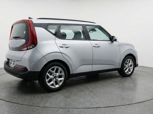 Used 2025 Kia Soul LX w/ LX Technology Package FWD image 9