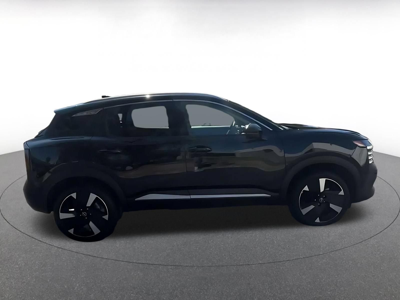 Used 2026 Nissan Kicks SR AWD/4WD image 15