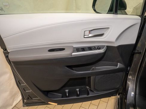 Used 2025 Toyota Sienna XLE image 14