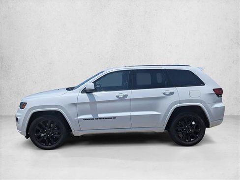 Used 2022 Jeep Grand Cherokee Laredo X RWD image 9