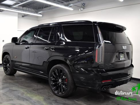 Used 2026 Cadillac Escalade V w/ LPO, ONYX Package image 8