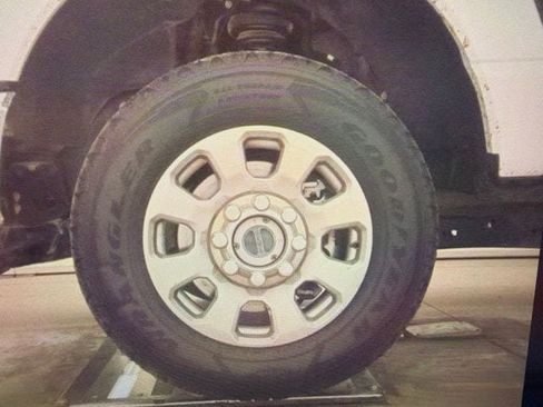 Used 2023 Ford F250 XLT AWD/4WD image 8