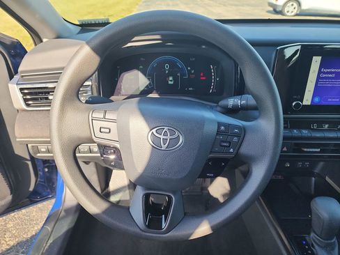 Used 2025 Toyota Camry LE image 18