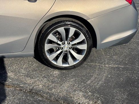 Used 2018 Chevrolet Malibu Premier w/ Premier Sun and Wheel Package image 9