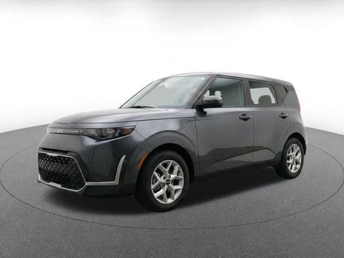 Used 2025 Kia Soul LX w/ LX Technology Package FWD image 3