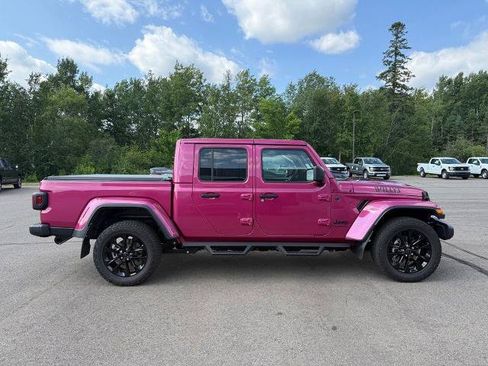 Used 2024 Jeep Gladiator Sport AWD/4WD image 4