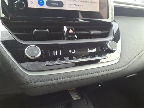 Certified 2024 Toyota Corolla SE w/ SE Premium Package image 21