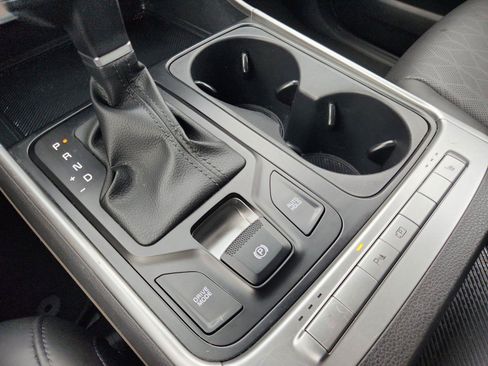 Used 2025 Kia Carnival FWD image 26
