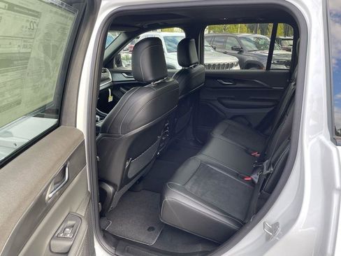 New 2025 Jeep Grand Cherokee Altitude image 28