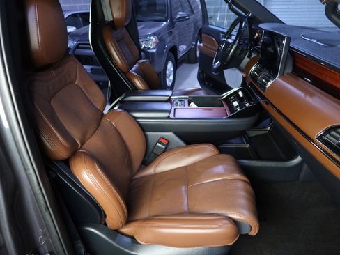 Used 2024 Lincoln Navigator Reserve AWD/4WD image 11