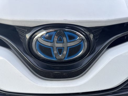 Used 2020 Toyota Camry LE image 32