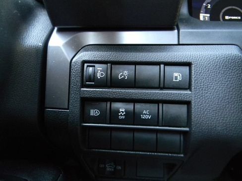 Used 2025 Toyota Tacoma TRD Off-Road AWD/4WD image 19