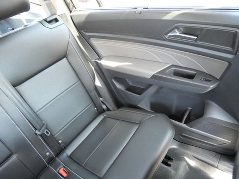 Certified 2022 Volkswagen Atlas SE image 14