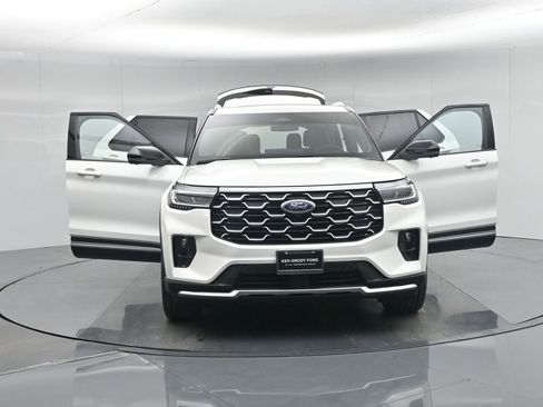 Certified 2025 Ford Explorer Platinum w/ Ultimate Package image 41