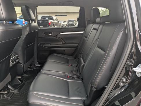 Used 2019 Toyota Highlander XLE AWD/4WD image 20