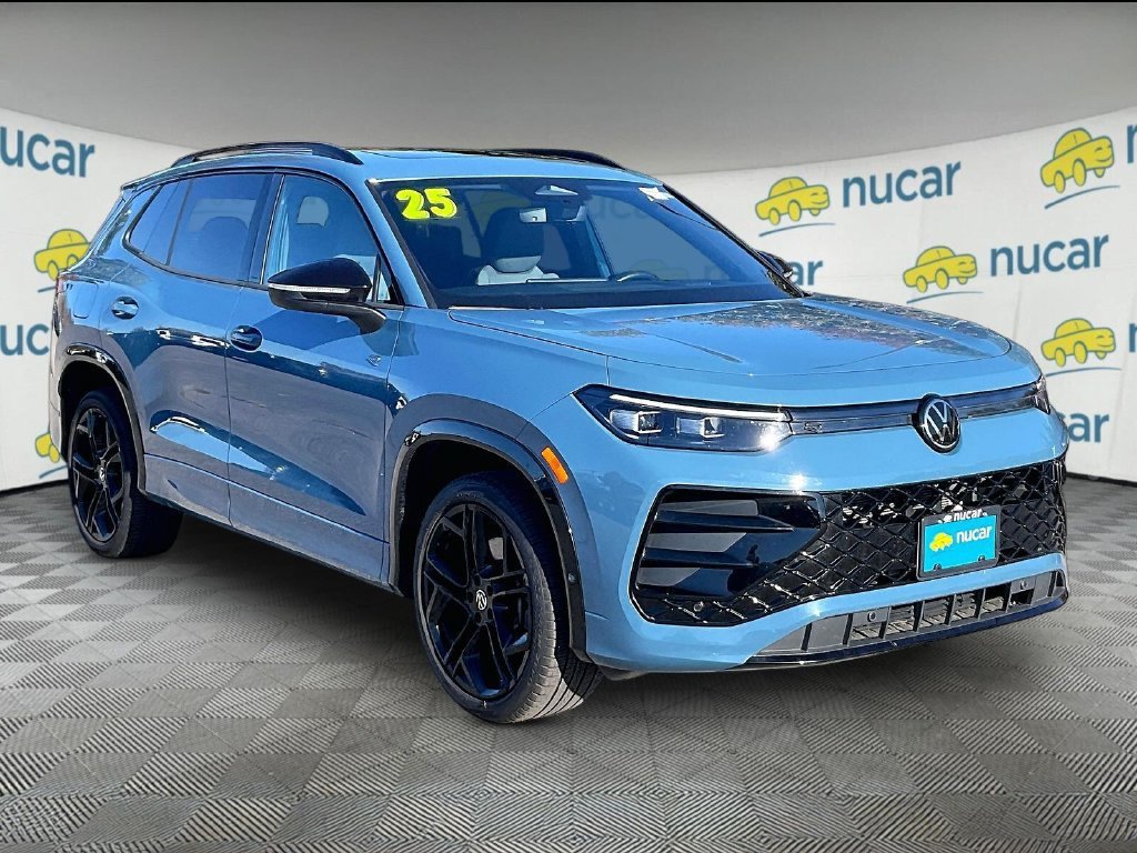 Used 2025 Volkswagen Tiguan SE R-Line AWD/4WD image 1