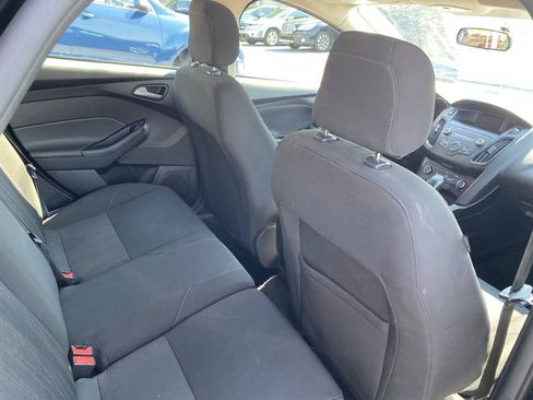 Used 2018 Ford Focus SE w/ Cold Weather Package FWD image 20