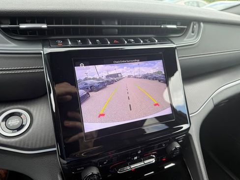 Used 2023 Jeep Grand Cherokee Altitude image 12