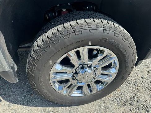 Used 2024 GMC Sierra 3500 Denali w/ Technology Package AWD/4WD image 12