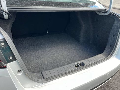 Used 2025 Nissan Versa SV FWD image 36