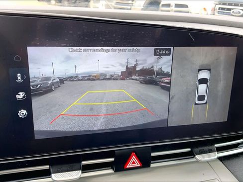 Used 2024 Hyundai Elantra Limited image 27