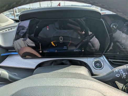 Used 2025 Chevrolet Trax LT w/ LT Convenience Package image 14