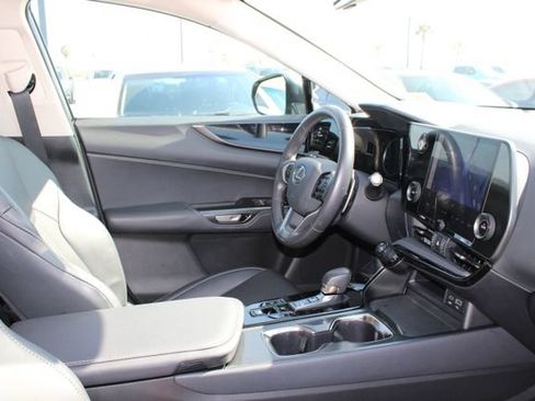 Certified 2025 Lexus NX 250 FWD image 5