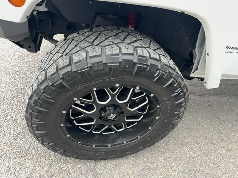 Used 2018 Jeep Wrangler Unlimited Sahara w/ Dual Top Group image 4