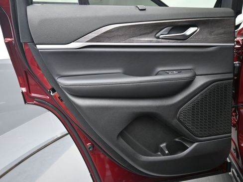 New 2025 Jeep Grand Cherokee Limited w/ Luxury Tech Group II image 14