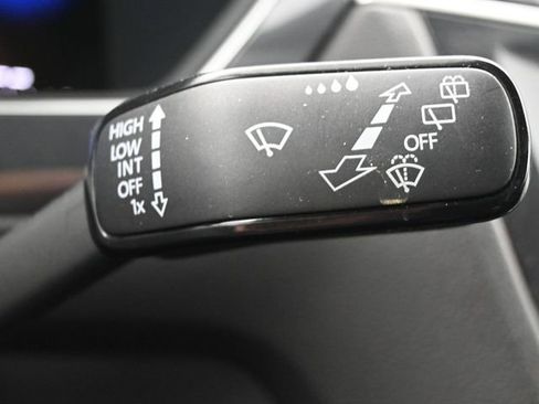 Used 2024 Volkswagen Tiguan SE FWD image 29