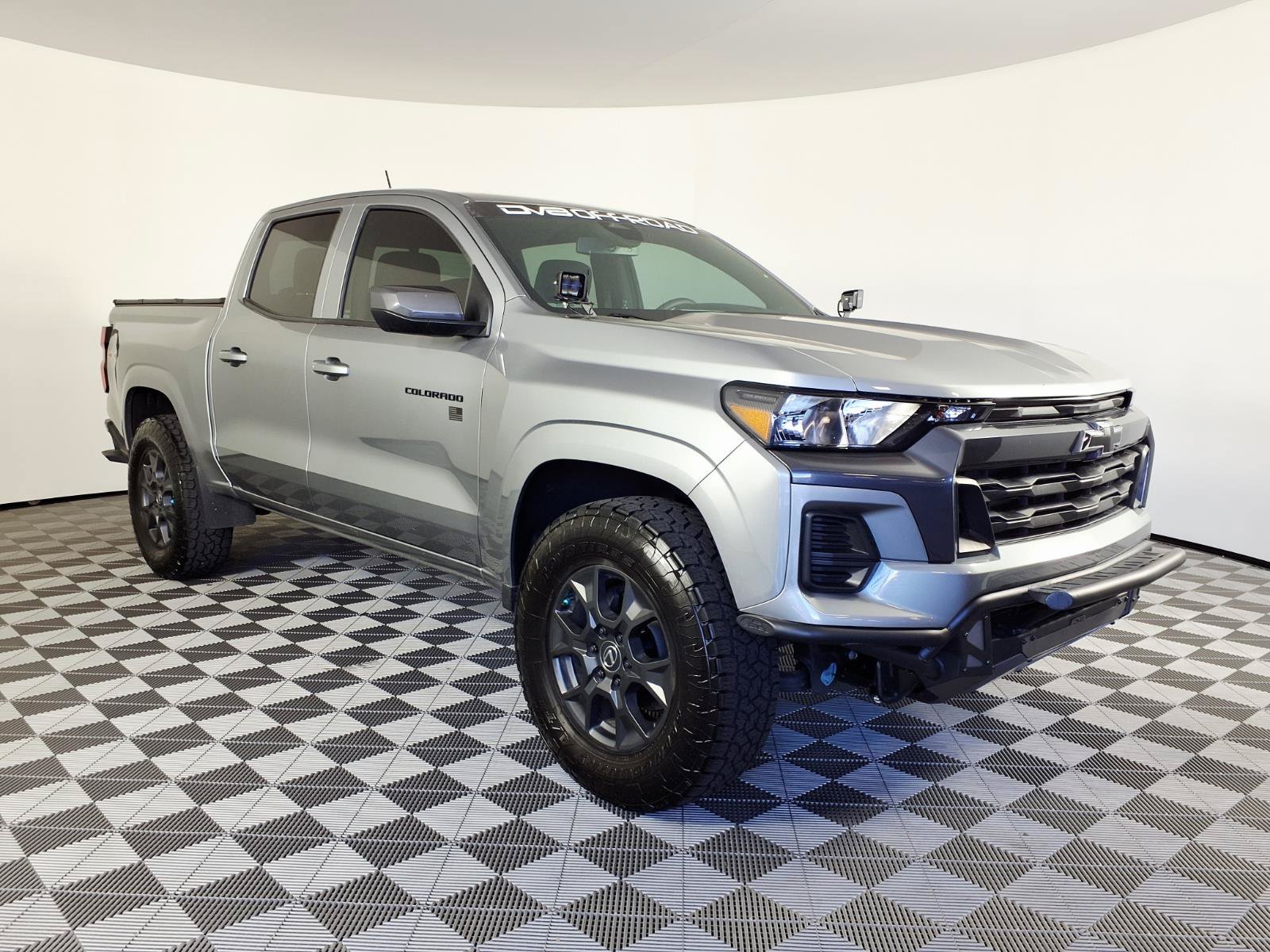 Used 2025 Chevrolet Colorado LT w/ Advanced Trailering Package AWD/4WD image 3