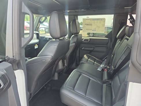 New 2026 Ford Bronco Outer Banks w/ Black Appearance Package AWD/4WD image 25