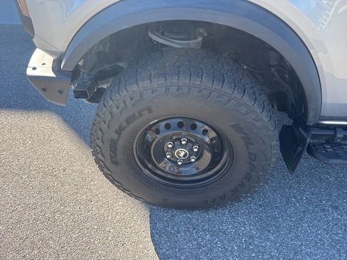 Used 2021 Ford Bronco Black Diamond image 12