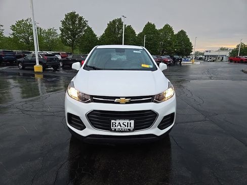 Used 2018 Chevrolet Trax LS FWD image 2