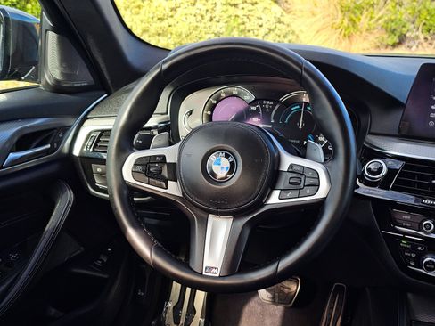Used 2018 BMW 530e w/ M Sport Package 2 RWD image 26