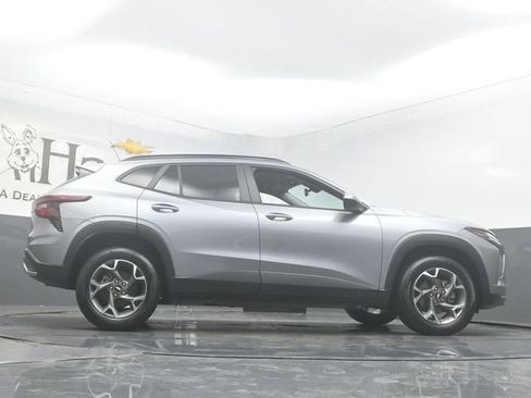 Used 2024 Chevrolet Trax LT w/ LT Convenience Package FWD image 52