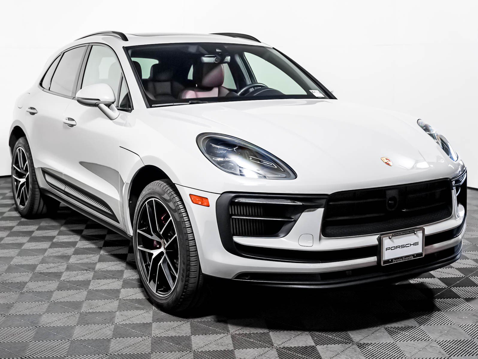 Certified 2023 Porsche Macan S AWD/4WD image 8