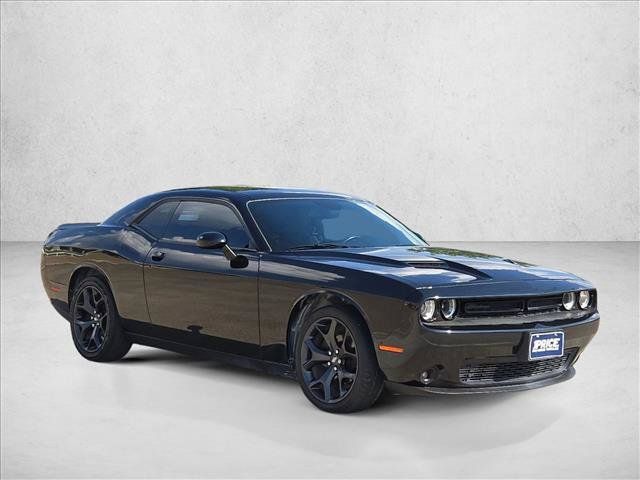 Used 2020 Dodge Challenger SXT w/ Blacktop Package RWD image 3