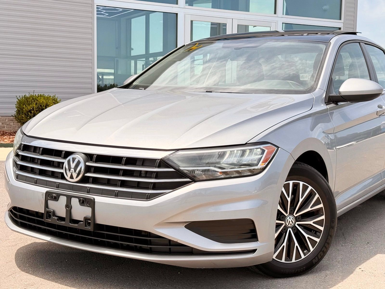 Used 2019 Volkswagen Jetta SE FWD image 3