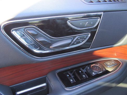 Used 2023 Lincoln Navigator Reserve image 15