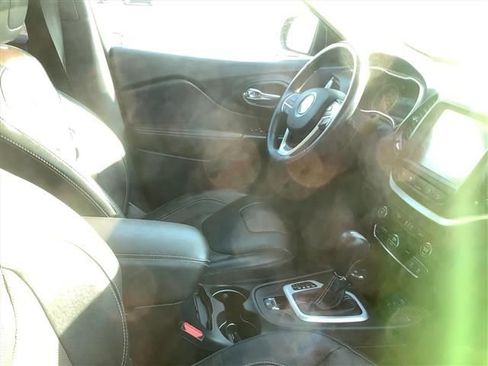 Used 2016 Jeep Cherokee Limited w/ Luxury Group image 4