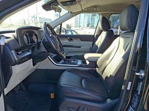 Used 2024 Kia Carnival LX FWD image 14