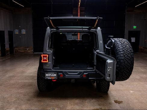 Used 2022 Jeep Wrangler Unlimited Rubicon w/ LED Lighting Group AWD/4WD image 9