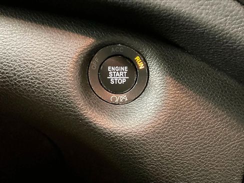 Used 2021 Jeep Cherokee Latitude Plus image 34