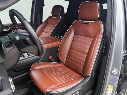 Used 2025 GMC Sierra 2500 Denali Ultimate image 10